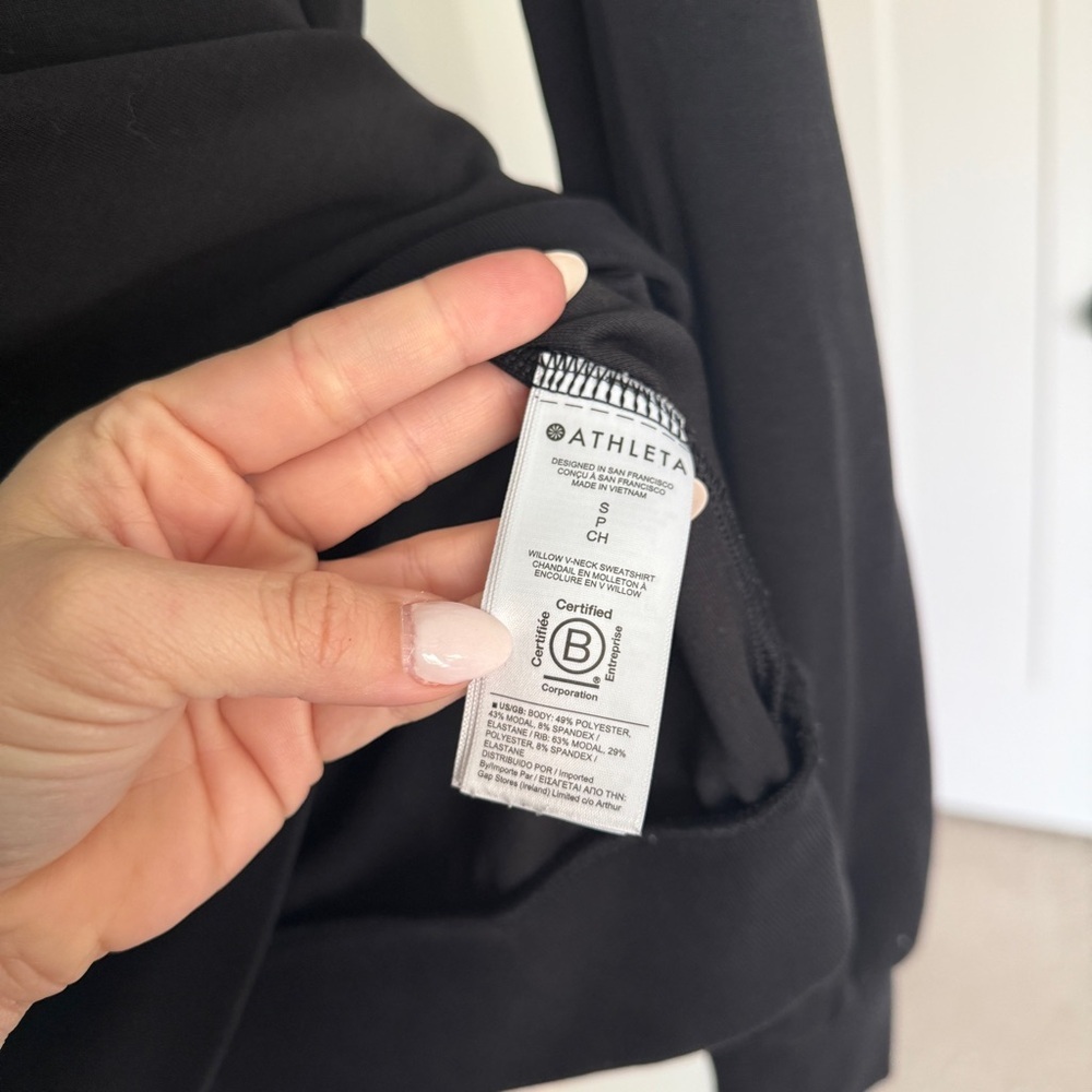 Athleta Willow V Neck Sweatshirt Black Long Sleeve - Picture 4 of 5
